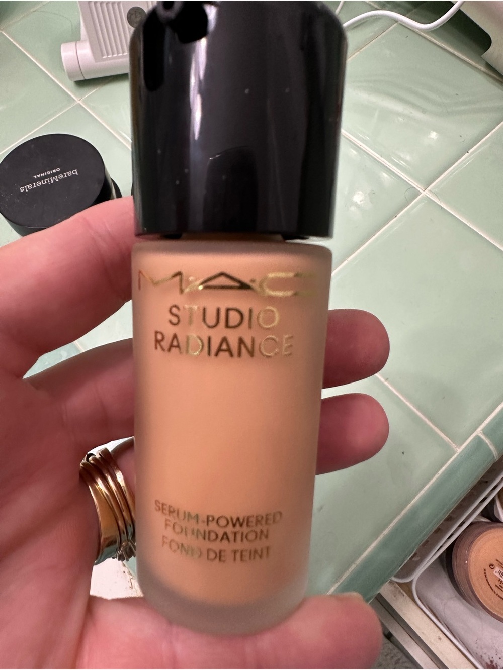 MAC Cosmetics Studio Radiance Foundation — NW20